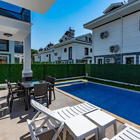 Willa Salkim- 4 Bedroom In Oludeniz