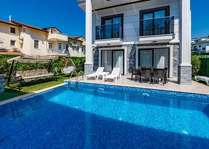 Salkim- 4 Bedroom In Oludeniz 费特希耶